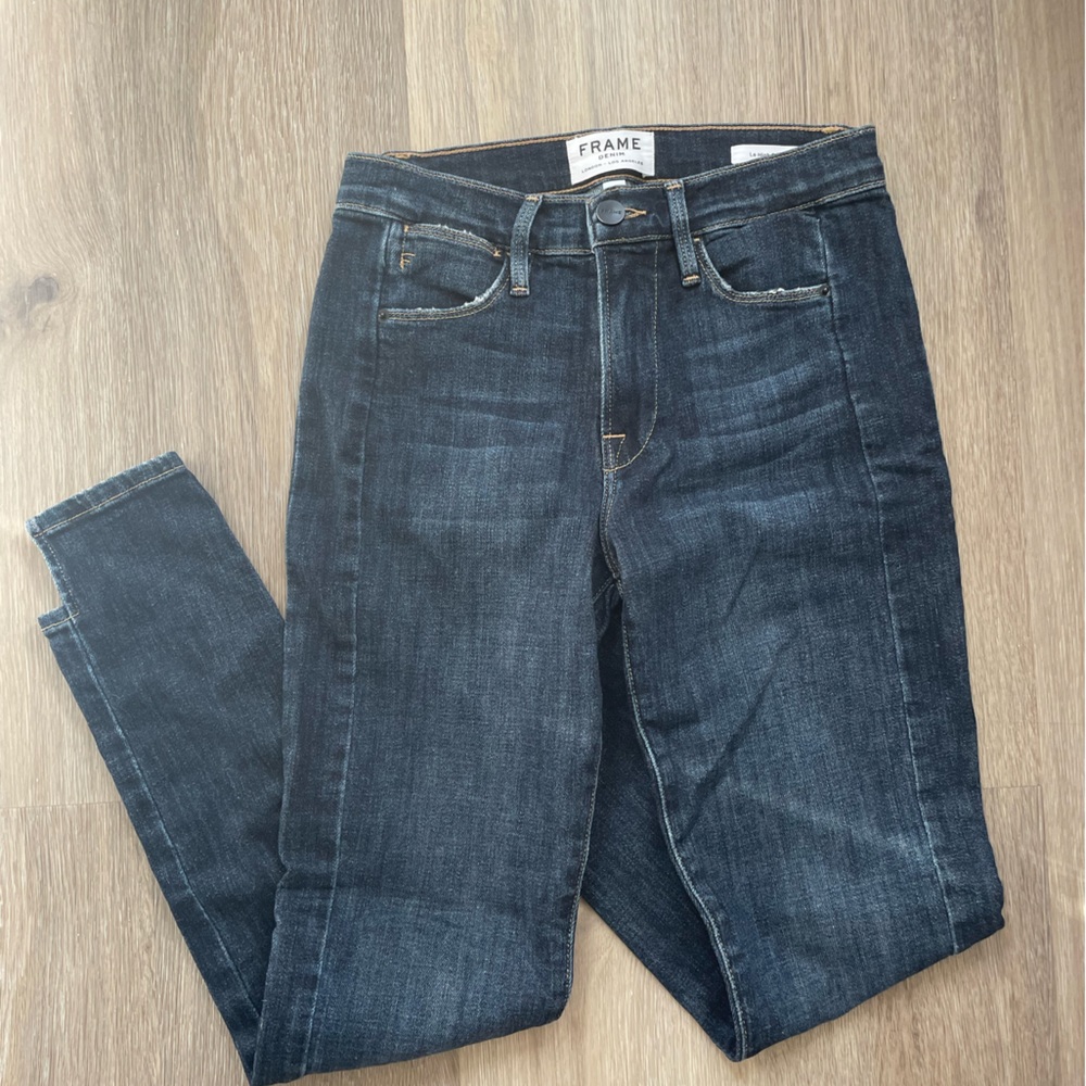 Frame skinny jeans size 25.